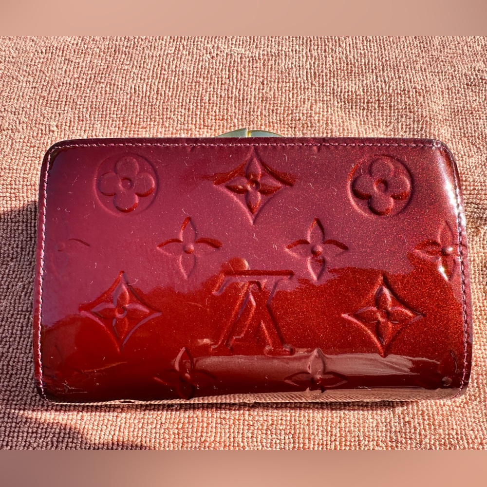 Louis Vuitton Burgundy Wine Wallet. - Picture 2 of 16